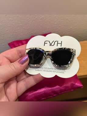 Westgroupe Fysh sunglass hair barrette, optician merch, optical accessory
